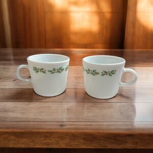 Vintage‎ Holly Christmas Corning Corelle Milk Glass Coffee Cups Mugs Set Of 2